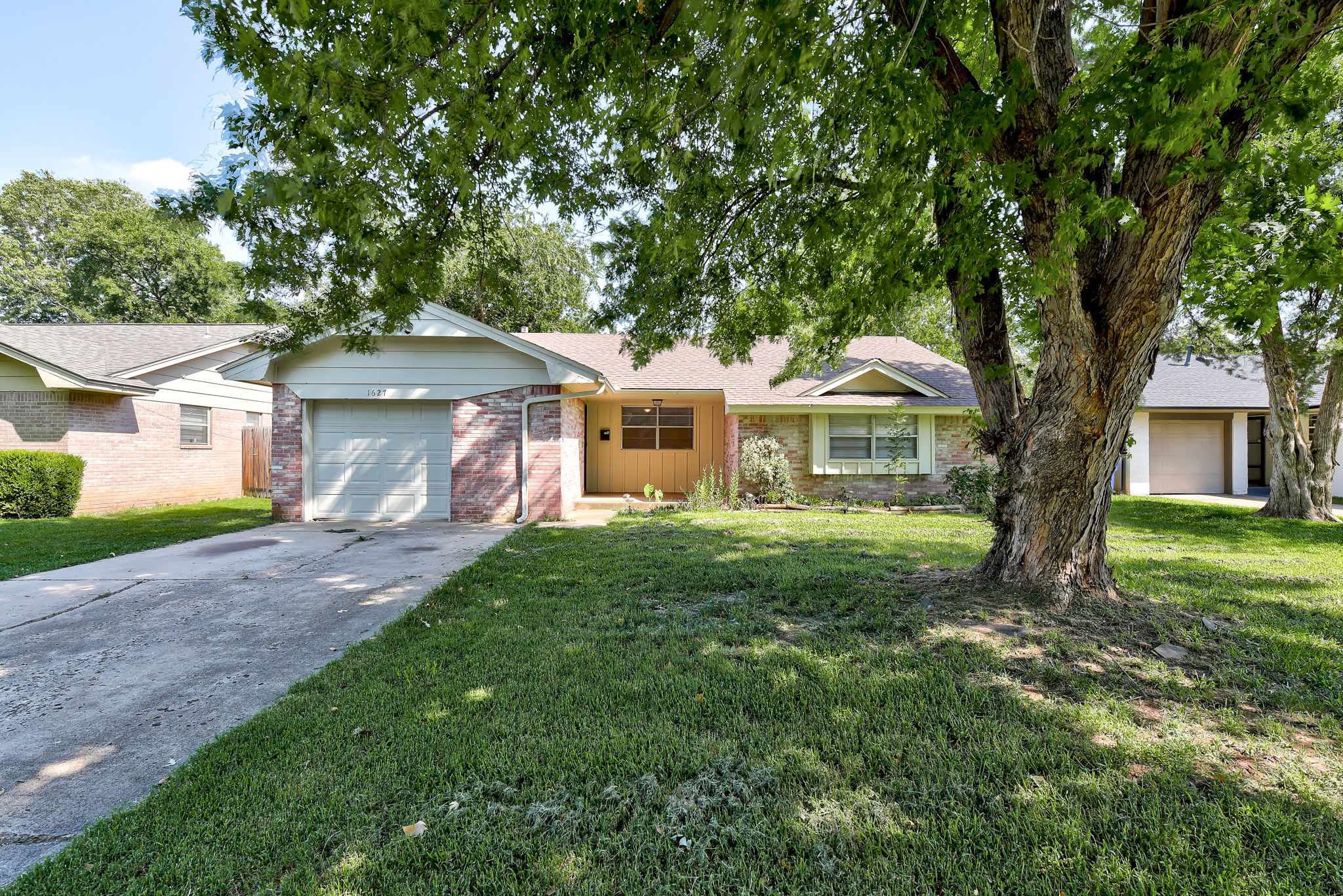 1627 Surrey Drive